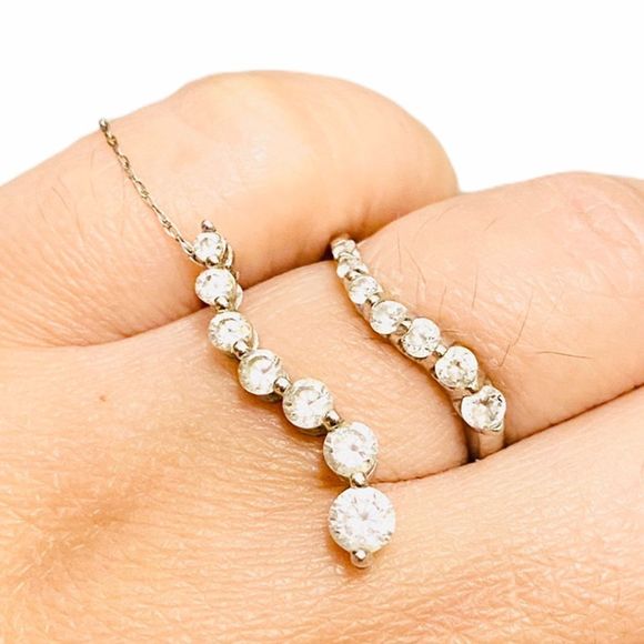 Set 10k White Gold Journey Ring and Necklace